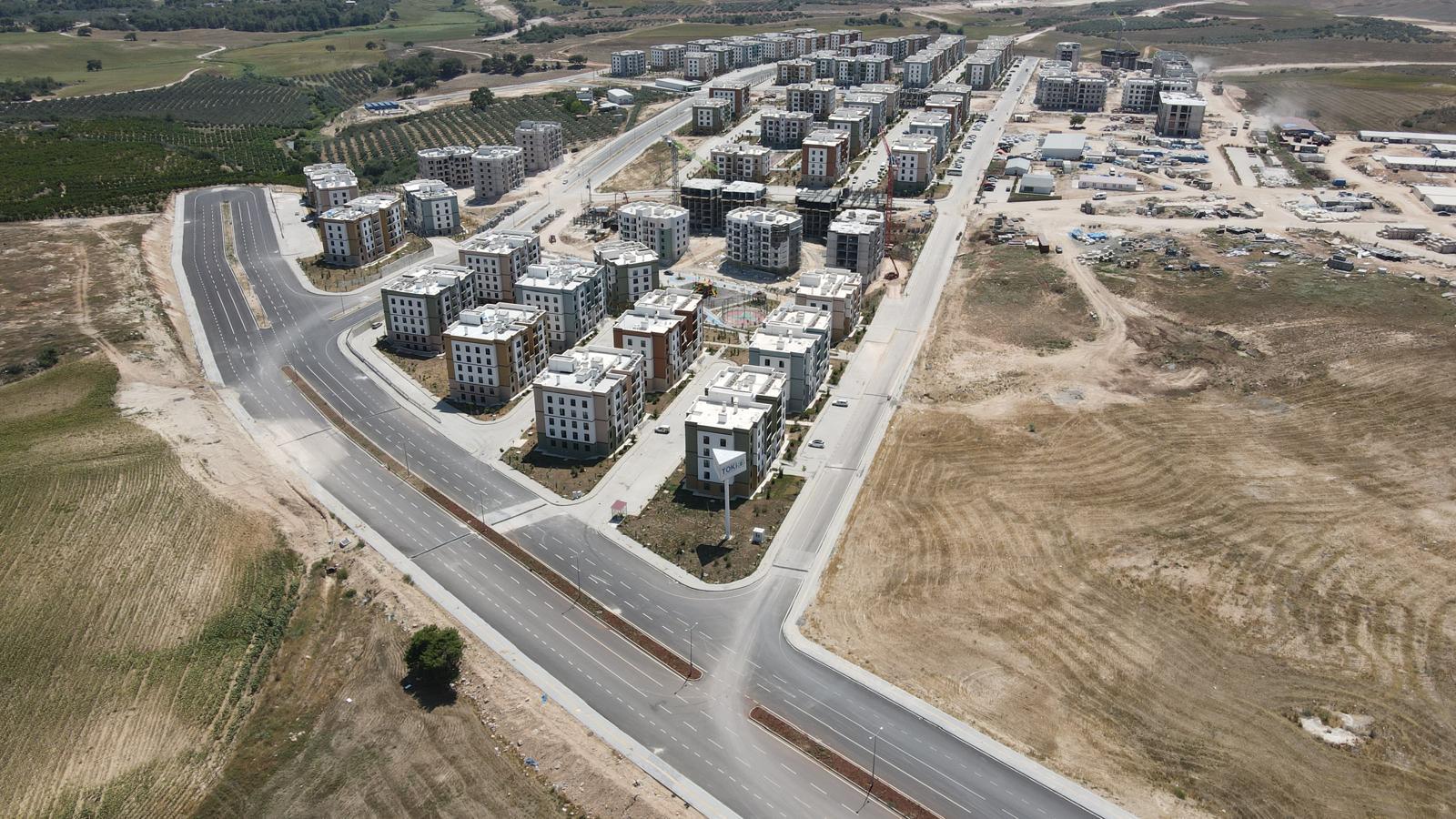 Adana Sarıçam Projesinde Altyapı ve Sıcak Asfalt Serimi Başladı - Fotoğraf 2